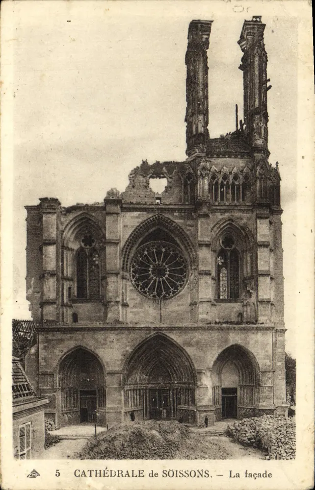 Catedral de Soissons — A fachada — C° dos Arts Photomécaniques - Frente