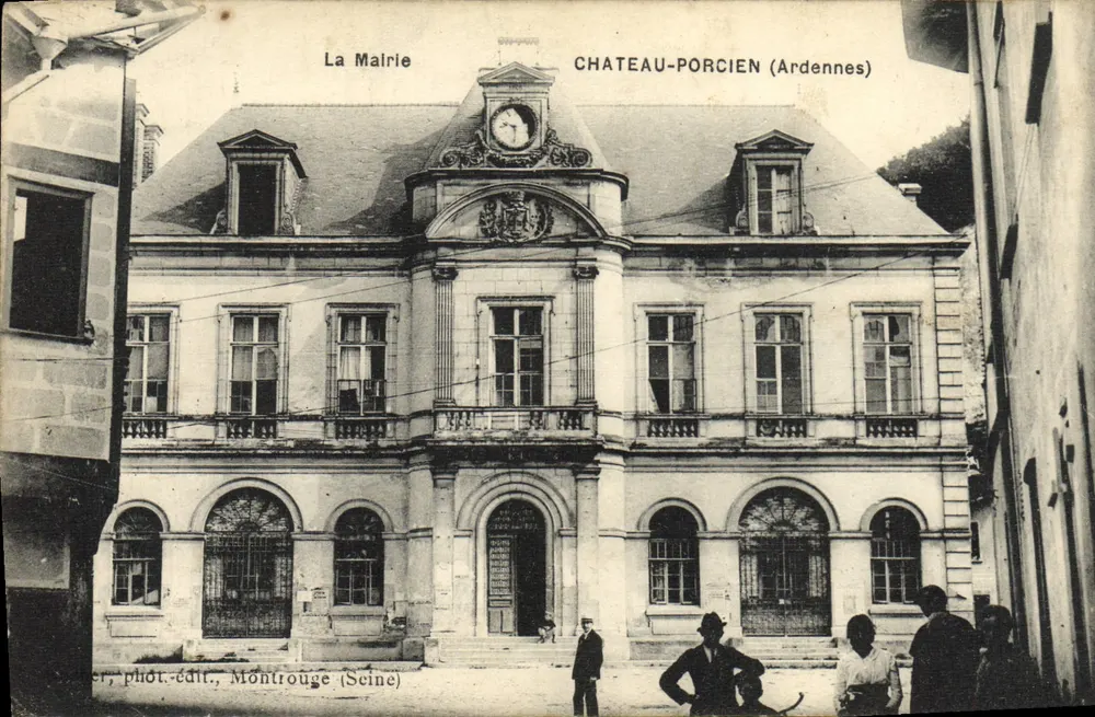 Das Rathaus — Château-Porcien (Ardennes) — Foto. Verlag Montrouge (Seine) - Vorderseite
