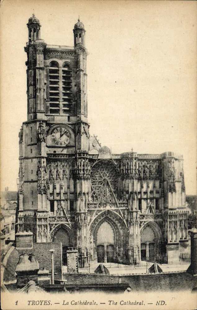 Troyes — A Catedral — ND. - Frente