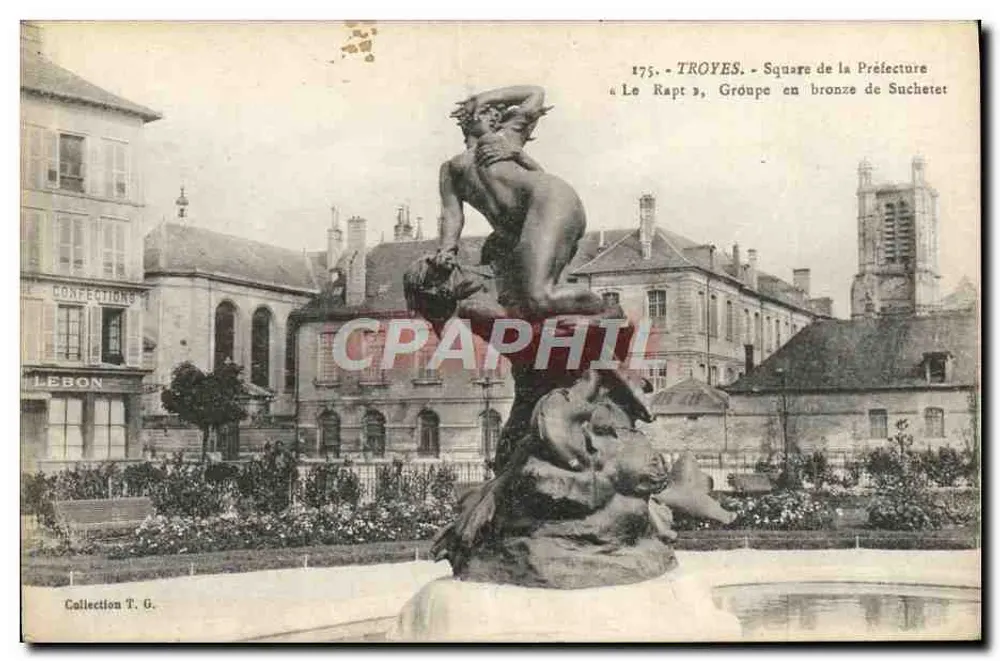 Troyes - Square de la Préfecture - Bronze-Gruppe 'Le Rapt' von Suchetet - Vorderseite
