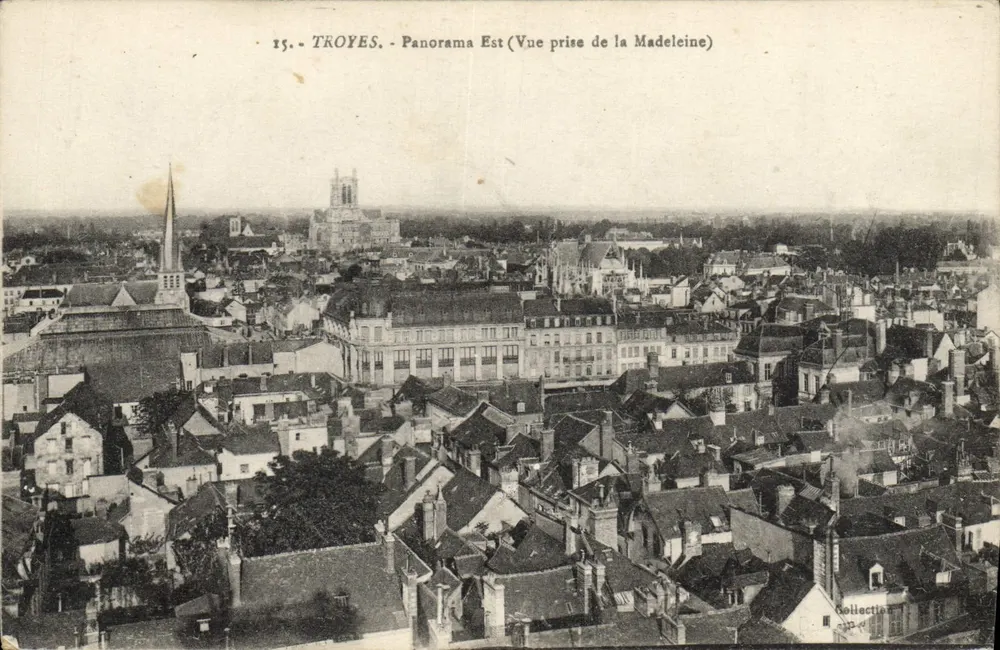 Troyes - Ostpanorama (Ansicht vom Madeleine) — Sammlung M. d' — n°15 - Vorderseite