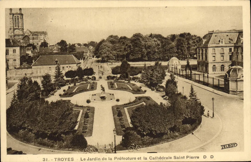Troyes - Der Garten des Präfekten und die Kathedrale Saint Peter — Verlag D. Delboy, Nr. 31 - Vorderseite