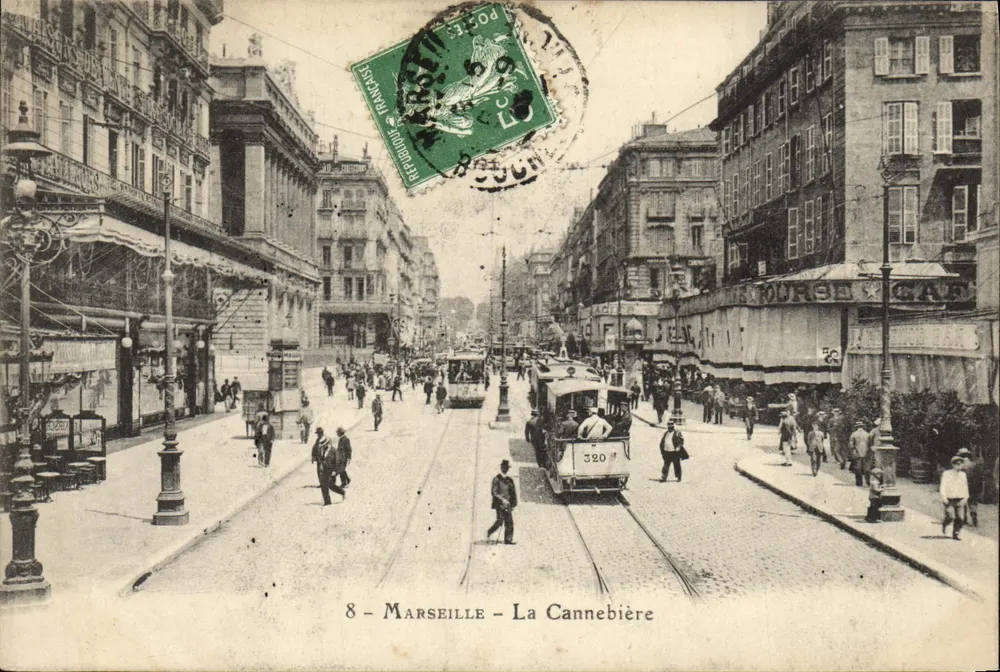 Marselha - A Cannebière — vista da rua com o trem n°320 — editor não visível - Frente