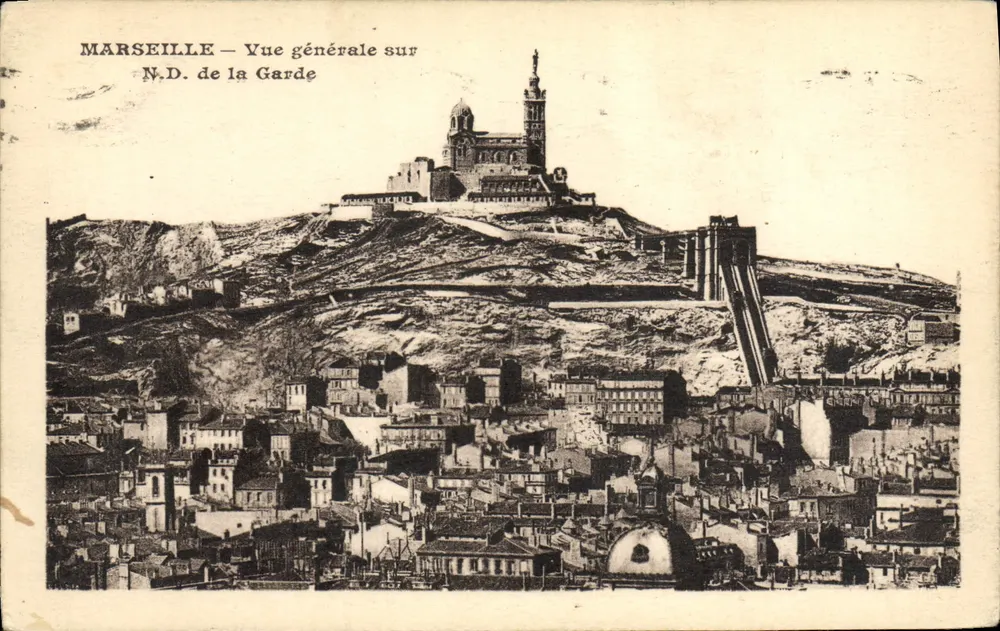 Marseille — Allgemeiner Blick auf Notre-Dame de la Garde - Vorderseite