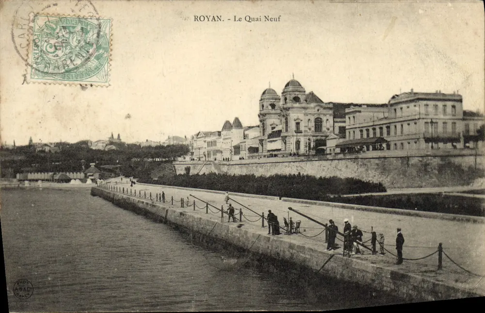 Royan - O Quai Novo — vista do cais e do edifício com cúpulas — editor não identificado - Frente