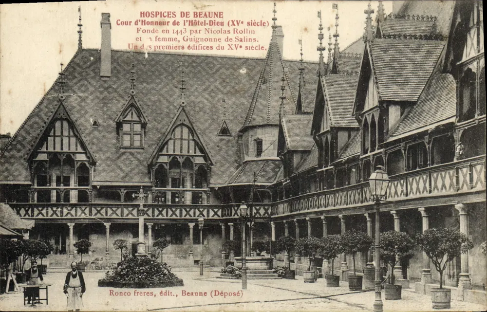 Hospices de Beaune — Cour d'Honneur des Hôtel-Dieu (15. Jahrhundert) — Ronco frères, Verlag, Beaune (Deposited) - Vorderseite