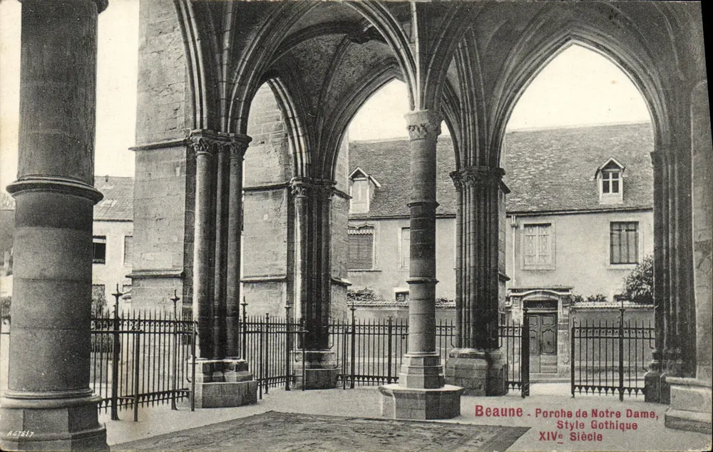 Beaune - Gotischer Portal, 14. Jahrhundert - Vorderseite