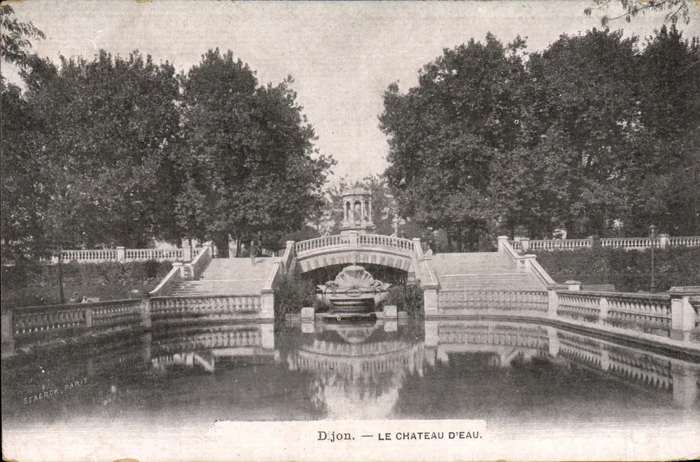 Dijon — O Castelo de Água — Staerck, Paris - Frente