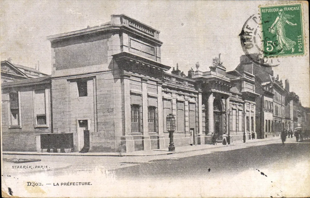 Dijon — A Prefeitura — Staerck, Paris - Frente