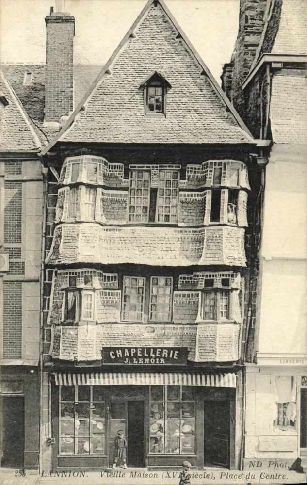 LANNION - Altes Haus (16. Jahrhundert), Place du Centre — J. LENOIR — n°255 - Vorderseite