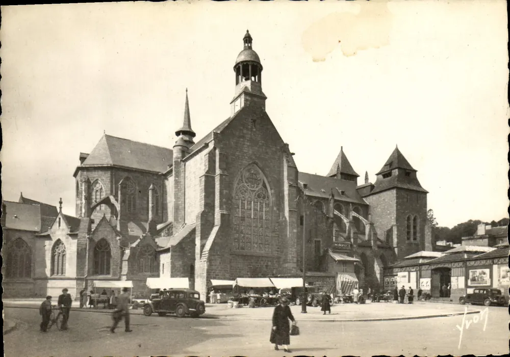 Saint-Brieuc (Côtes-du-Nord) — Catedral Saint-Étienne (século XIII) — Edições d'Art Yvon, Paris - Frente