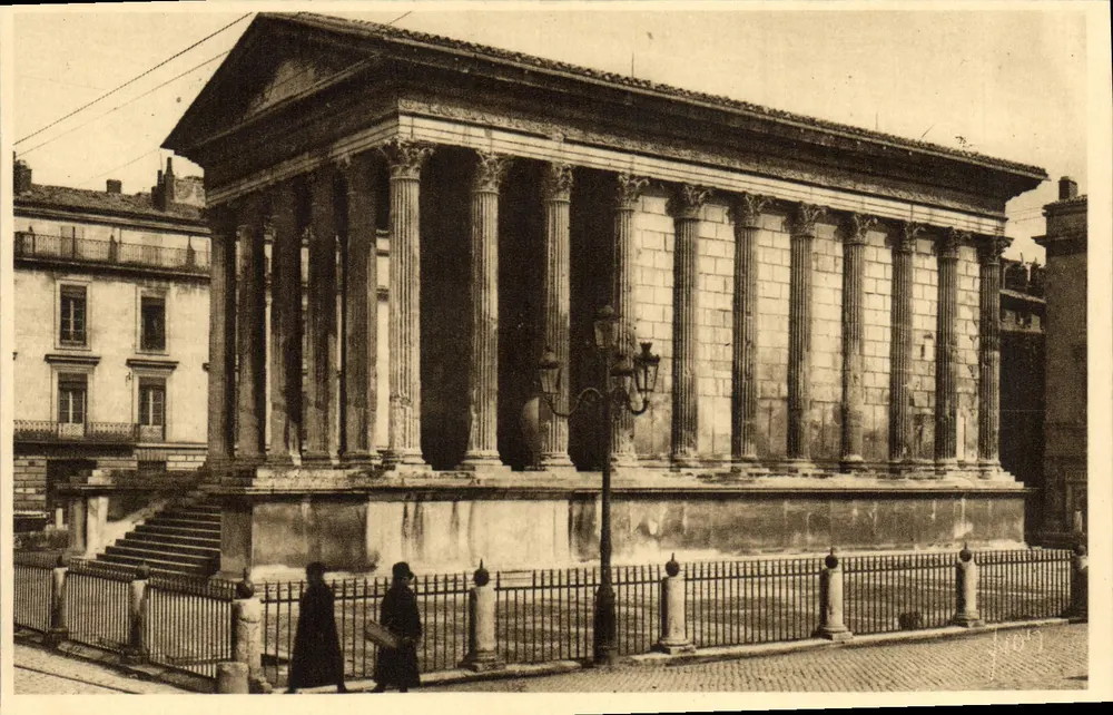 Nîmes (Gard) — A Casa Quadrada — Les Éditions d'Art Martel, Paris - Frente