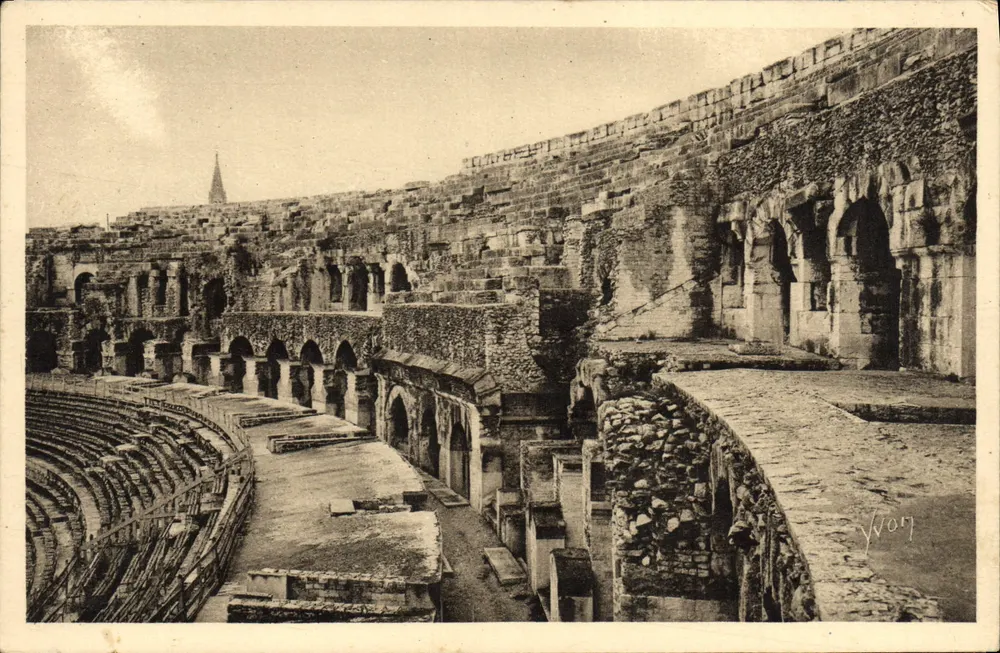 Nîmes - Die Arenen — Galerien und Treppen — Verlag Worn, Seriennummer nicht sichtbar - Vorderseite