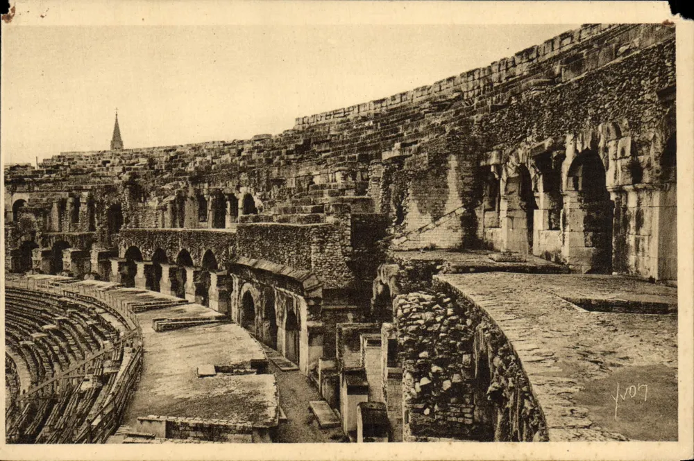 Nîmes — Innenansicht der Arenen — Galerien und Tribünen — Les Éditions d'Art YVON, Paris - Vorderseite