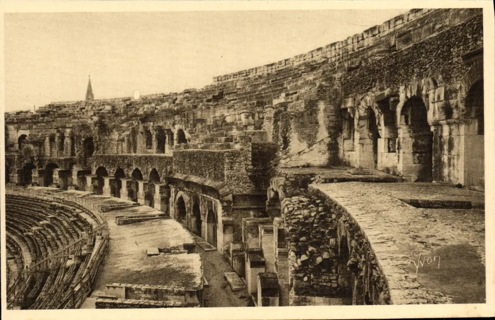 Nîmes (Gard) — Innere der Arenen — Galerien und Tribünen — Yvon - Vorderseite