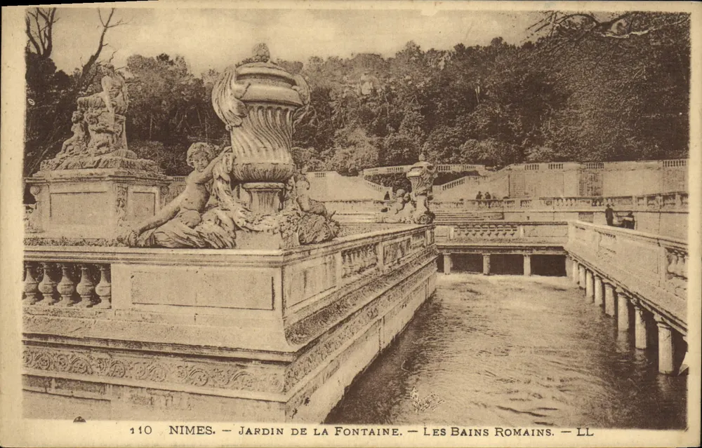 Nîmes — Jardin de la Fontaine — Die römischen Bäder — LL - Vorderseite