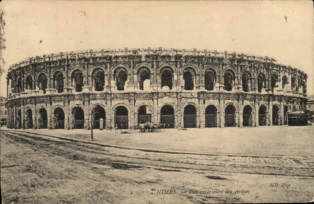 Nîmes — Ansicht der Außenansicht der Arenen — ND Phot - Vorderseite