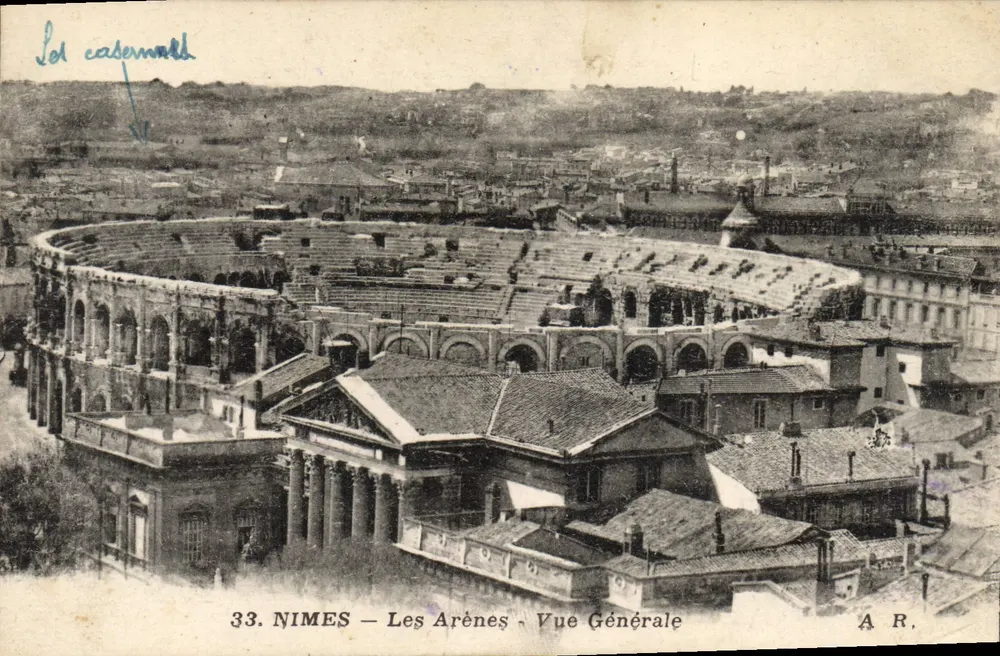 Nîmes — Les Arènes — Vista Geral — A.R. n°33 - Frente