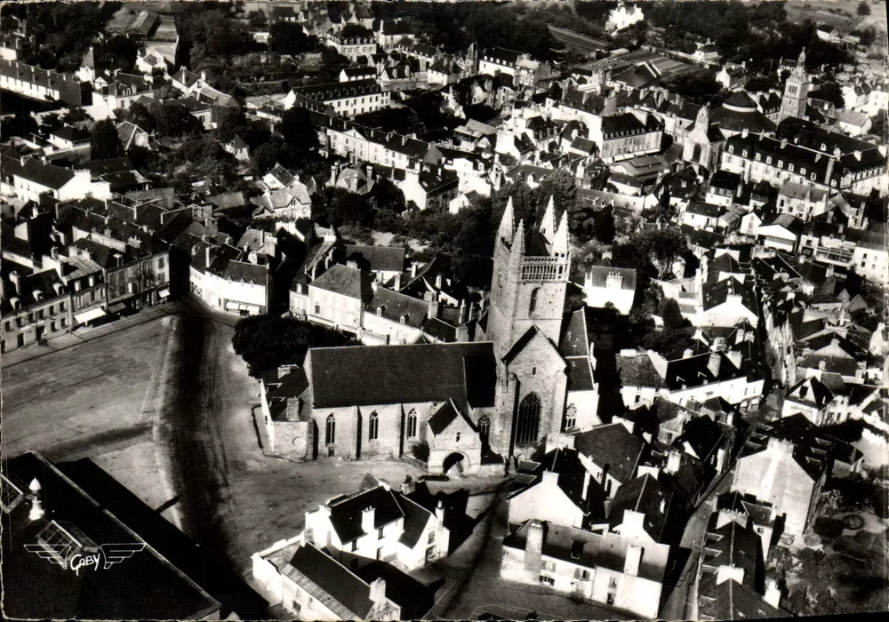 Quimperlé (Finistère) — A Igreja de São Miguel — Editor Gaby - Frente