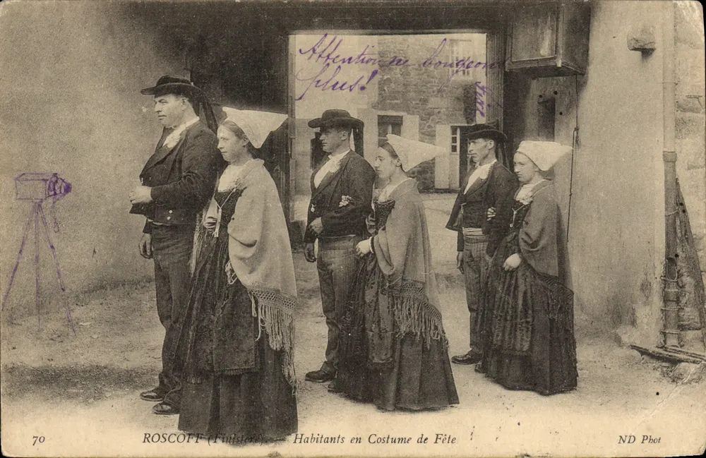 Roscoff (Finistère) — Habitants en Costume de Fête — ND Phot - Vorderseite