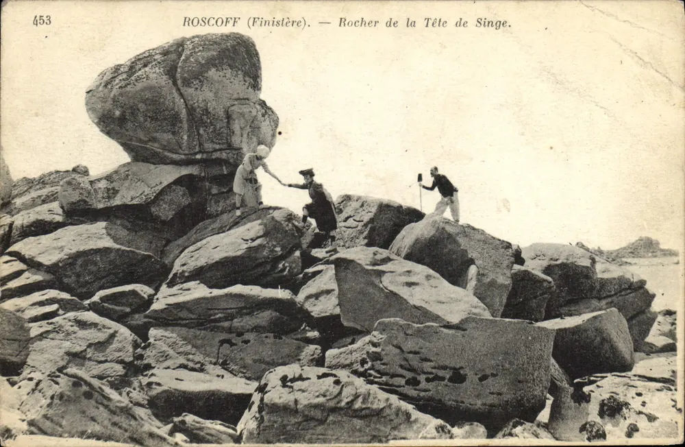 Roscoff (Finistère) — Rocher de la Tête de Singe. Éditeur : Théophile Vachon et Cie. N° 453. - Frente