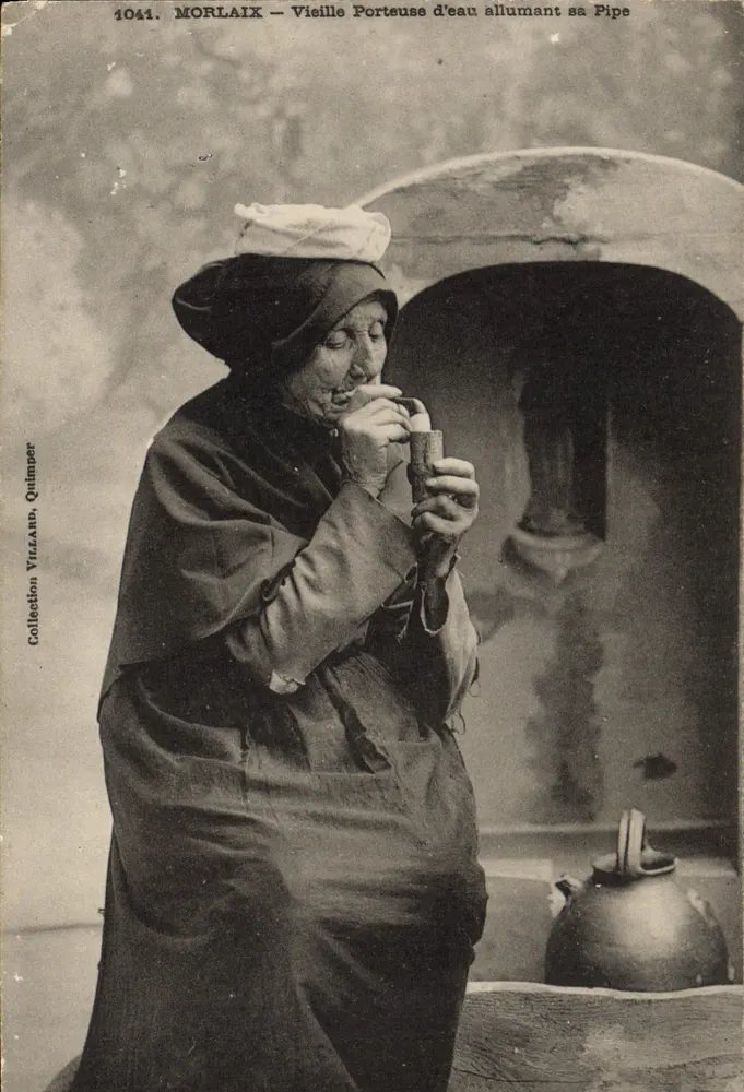 Morlaix — Vieille Porteuse d'eau allumant sa pipe — Collection VILZAND Quimper, n° 1044 - Vorderseite