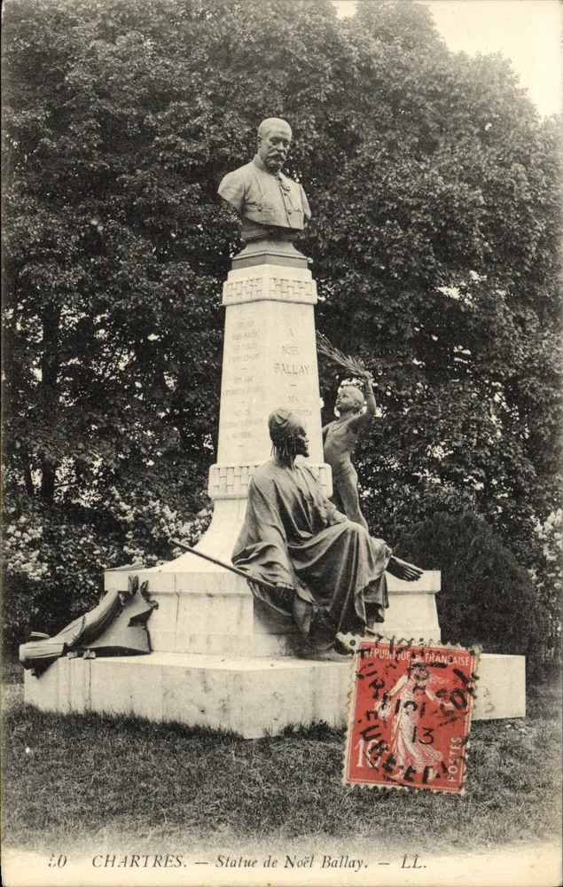 Chartres — Estátua de Noël Ballay — LL. - Frente