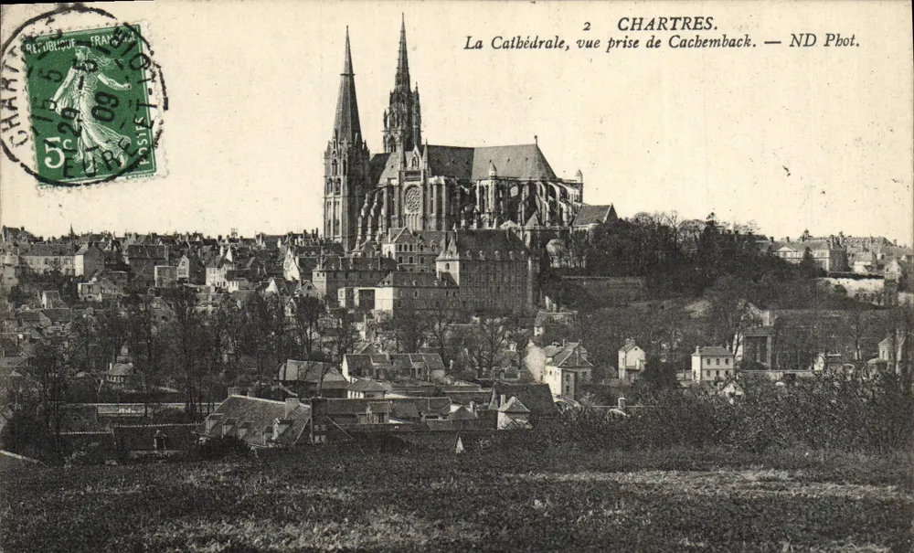 Chartres — A Catedral, vista tirada de Cachemback — ND Phot. - Frente