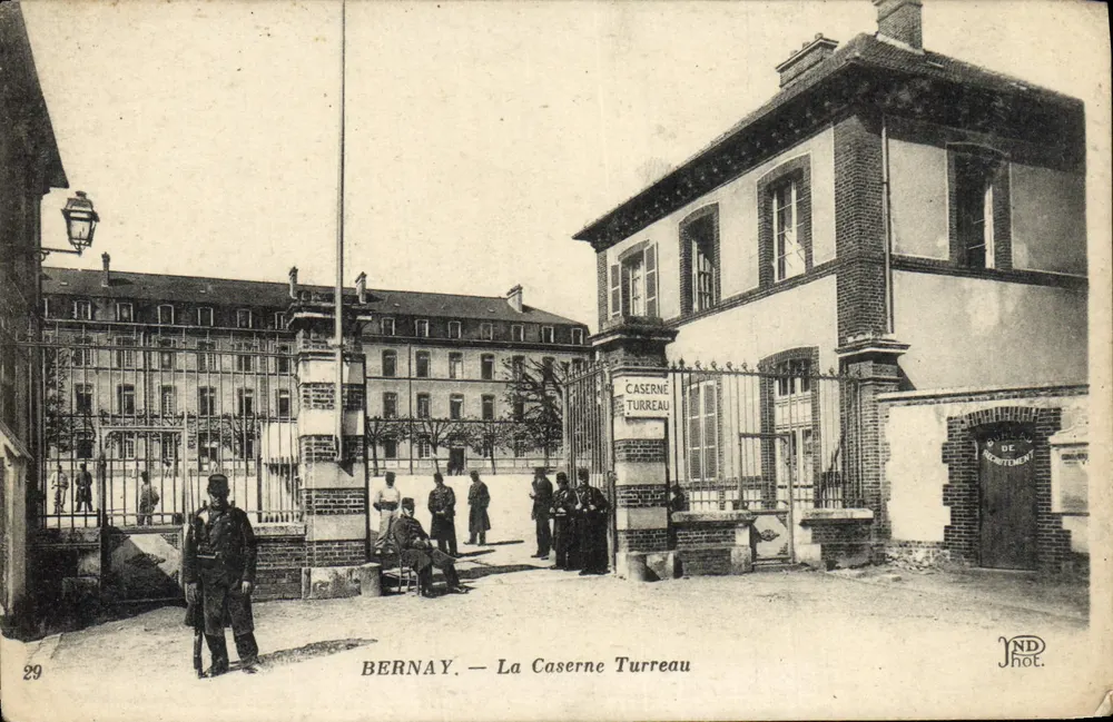 Bernay — La Caserne Turreau — uitgever JND Phot. - Voorkant