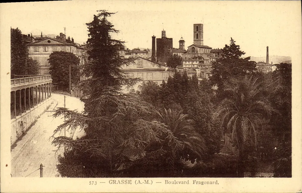 Grasse (A.M.) — Boulevard Fragonard — widok na dachy i wieżę kościoła - Awers