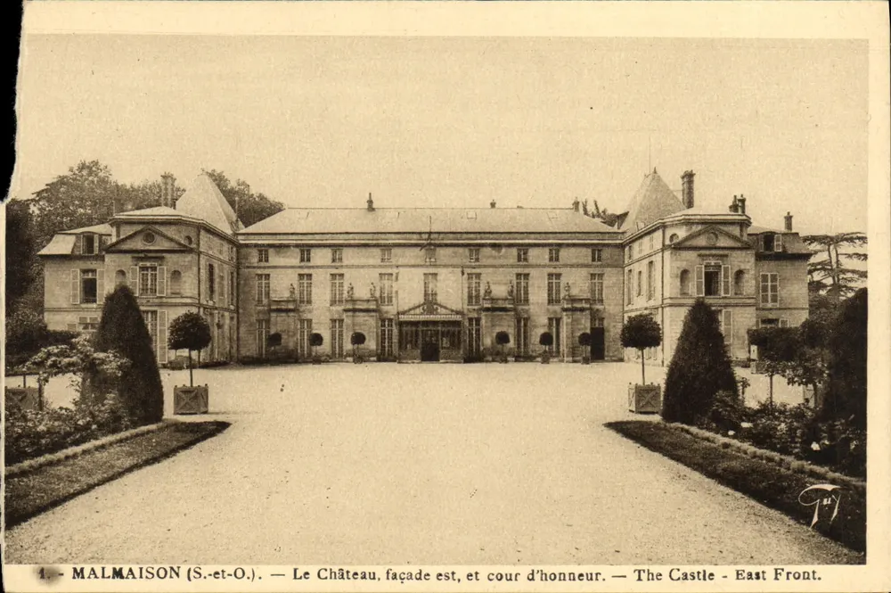 Malmaison (S.-et-O.) — O Castelo, fachada leste e pátio de honra — A. Leconic, Paris - Frente