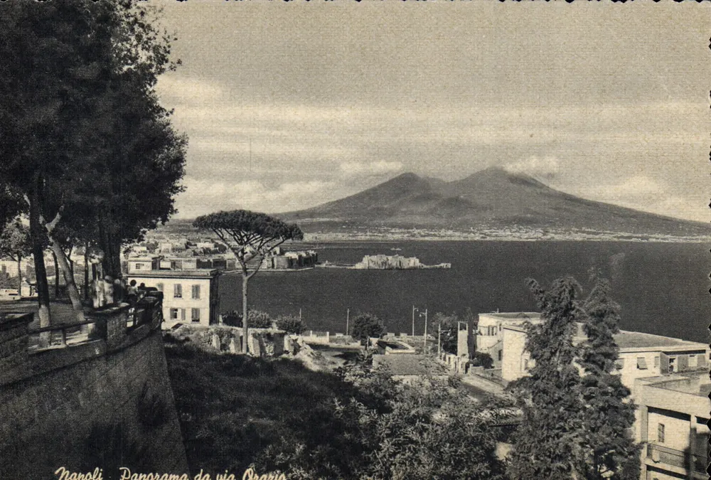 Nápoli - Panorama da via Orazio — Ditta R. Renza, Via Maddalena, 43 - Nápoli - Frente