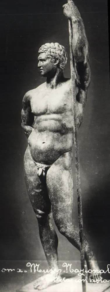 Estátua de um guerreiro nu — Museu Nacional de Madrid - Frente