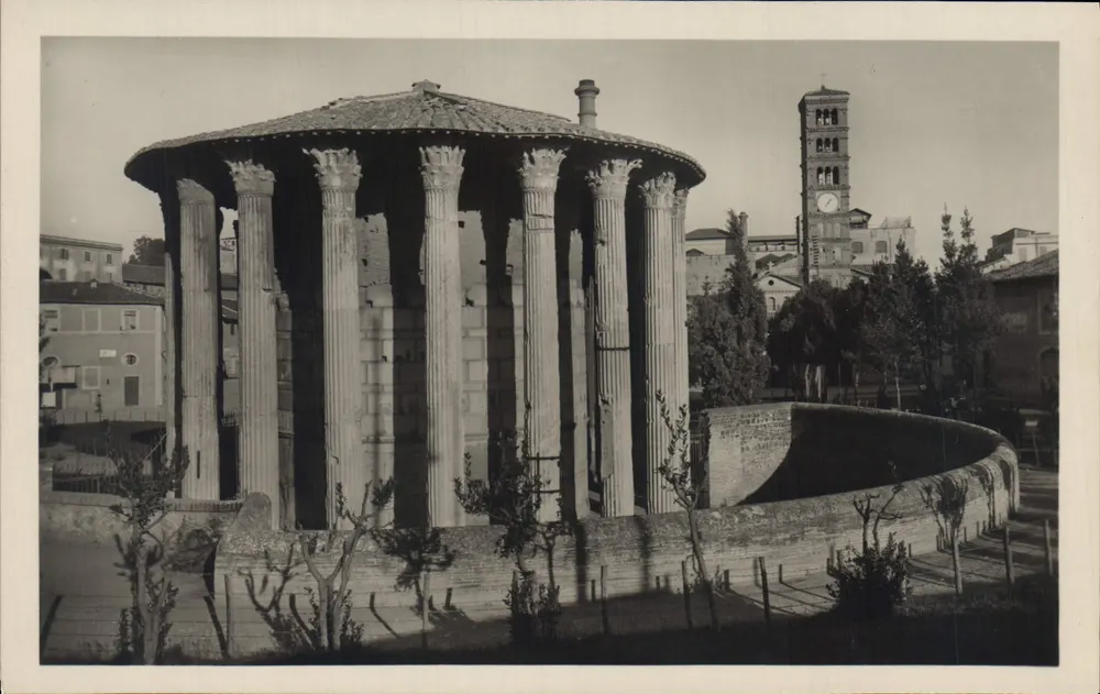 Roma - Templo de Vesta — ruína circular com colunas coríntias, torre sineira no fundo — Grana Sezione d'Arte, Roma, n° 60730 - Frente