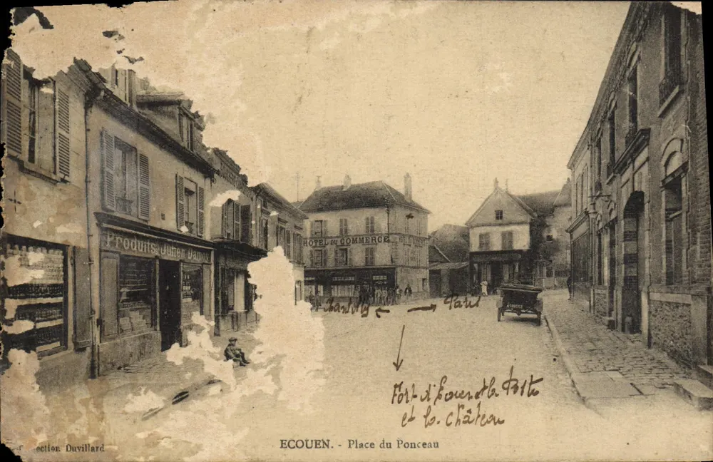 Ecouen - Praça do Ponceau — vista do Hotel do Comércio e do Forte de Écouen — edição Duvillard - Frente