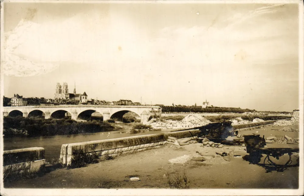 Brücke von Tours — Ansicht des Flusses und der Kathedrale - Vorderseite