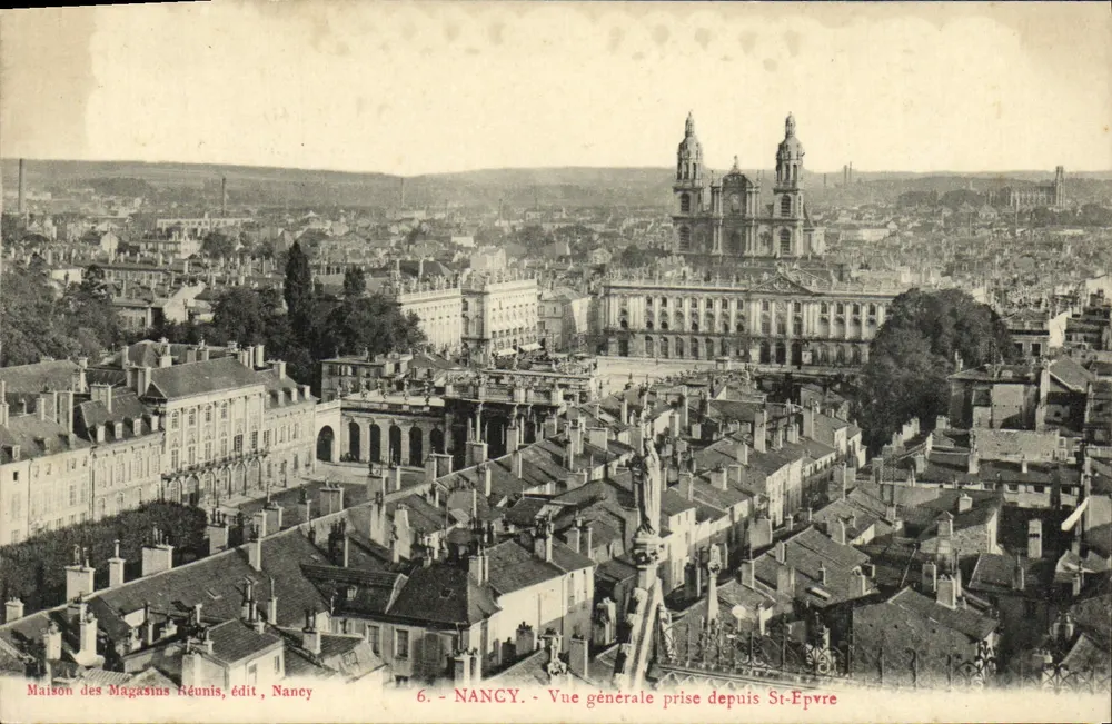 NANCY - Vista geral tirada da Rue Saint-Épvre — Maison des Magasins Réunis, editor, Nancy, n°6 - Frente