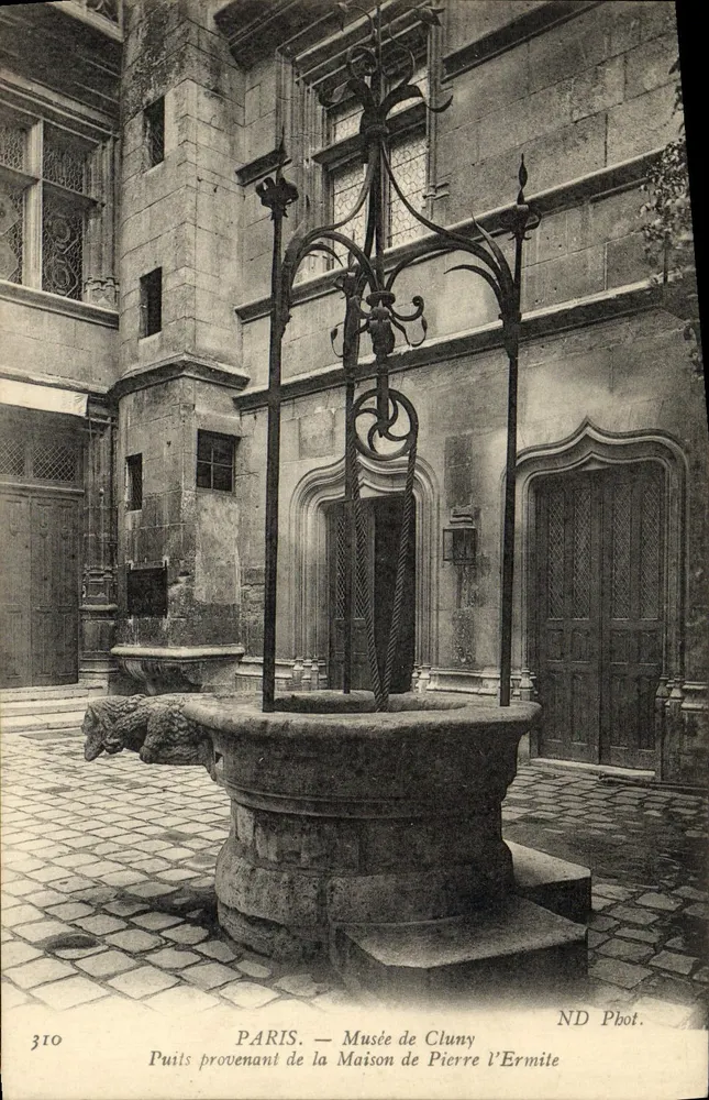 Paris — Musée de Cluny — Brunnen aus der Wohnung von Pierre l’Ermite - Vorderseite