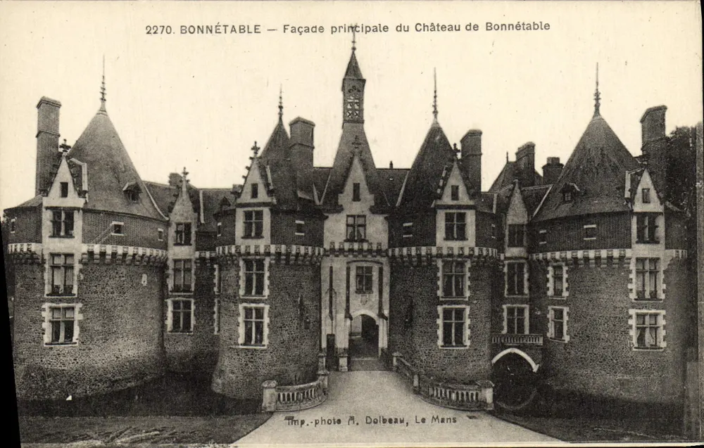 Bonnétabelle — Frontowa fasada zamku Bonnétabelle — Wyd. fotograficzne M. Dolbeau, Le Mans - Awers