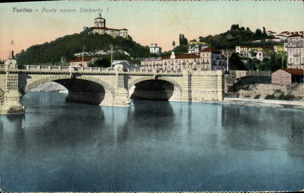 Turim - Ponte novo Umberto I. — vista do ponte e do castelo na colina - Frente