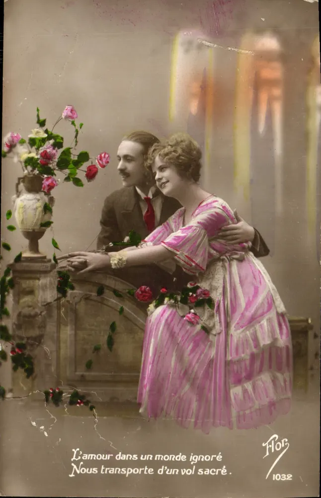 Couple amoureux — scène intérieure avec vase de roses — éditeur Flor, n° 1032 - Vorderseite