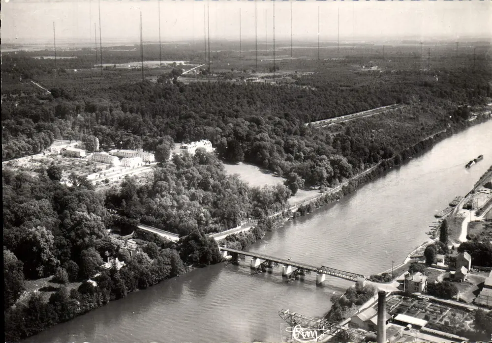 Ponthierry (S.-et-M.) — Die Seine und Brücke St-Assise — Éditions Aériennes Combier - Vorderseite
