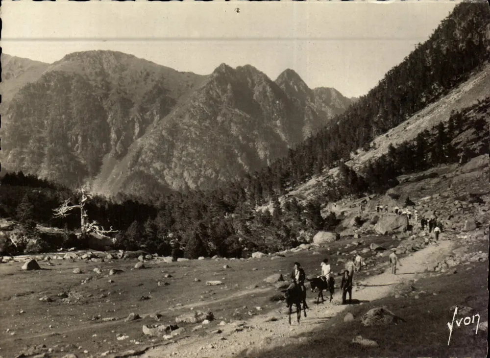 Aankomst bij het meer van Gaube — Env. van Cauterets (Hoog-Ardenne) — Yvon 17 - Voorkant