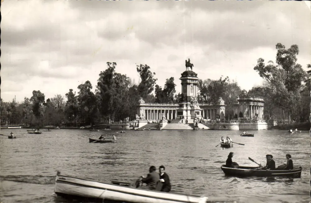 Madrid — Parque del Retiro — Lago — Editor Sololones García - Frente