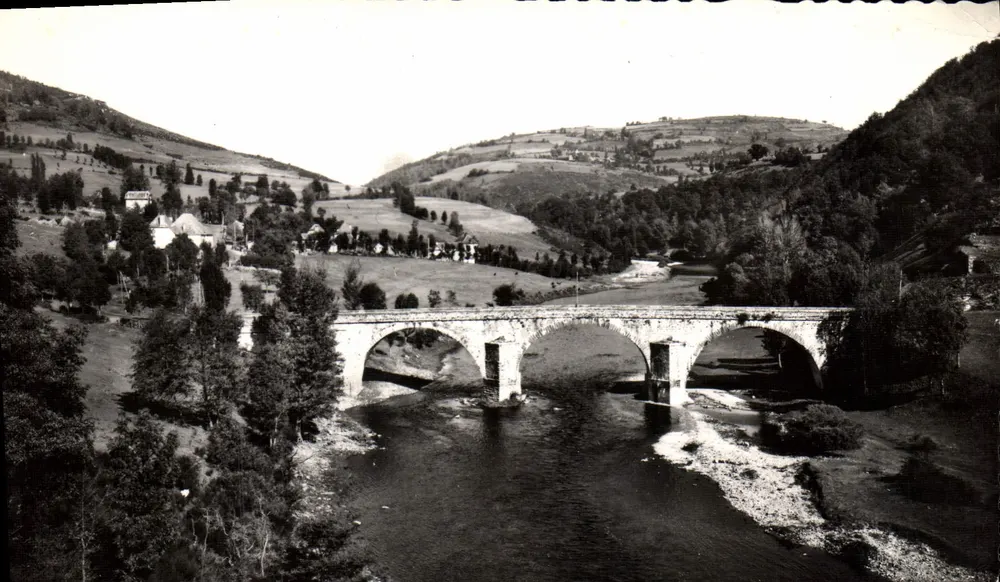 Le Village et le Pont de LANAUD — Production H.T.L. 6, rue Pierre-Leroy, Limoges - Recto