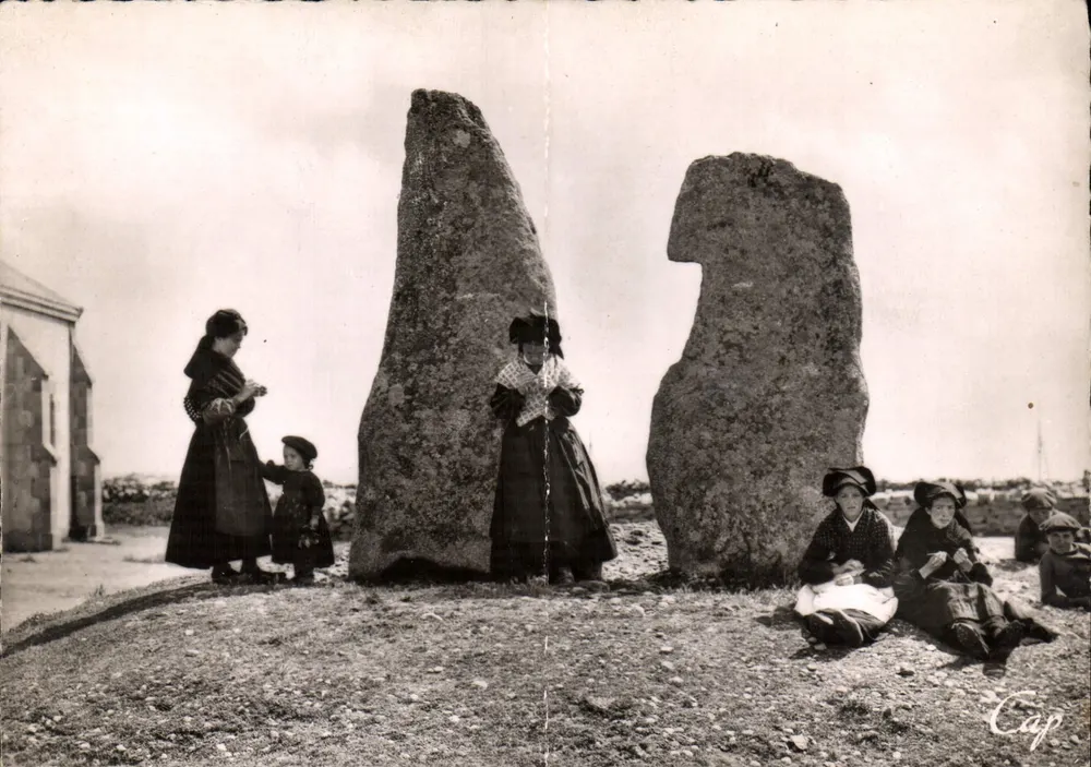 Les Menhirs de l'île de Sein — Cap — éditeur « Resboult » - Frente