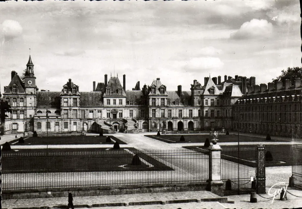Fontainebleau (Seine-et-Marne) — Das Schloss. Hof des weißen Pferdes oder Abschiede — Éd. d'Art GUY, Paris - Vorderseite