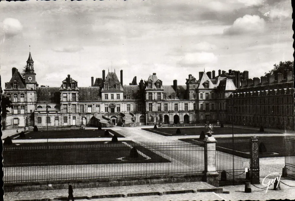 Fontainebleau (Seine-et-Marne) — Das Schloss. Cour du cheval blanc des adieux — Verlag d'Art & GUY, Paris - Vorderseite