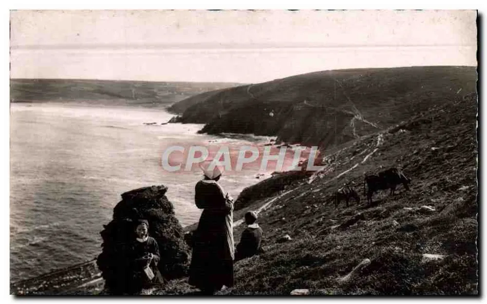 Tricoteuses à la Pointe du Raz — Baie des Trépassés — Real-Photo, Strasbourg - Recto