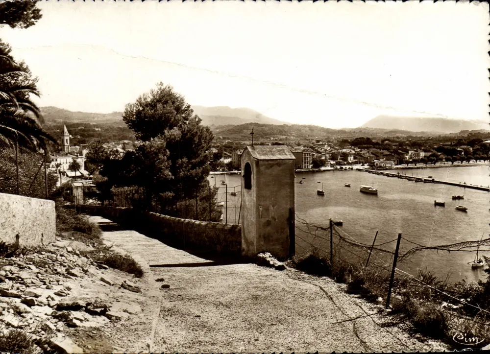 Sanary-sur-Mer — Vue du coll. Le Nautique — éditeur Sanary-Macon - Frente